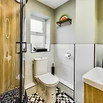 아파트 Modern Luxury Living In Center