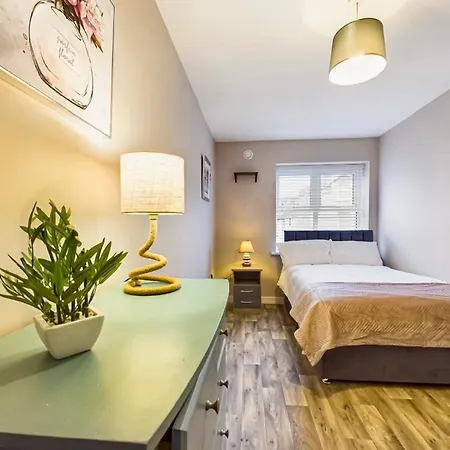Modern Luxury Living In Center 워터퍼드