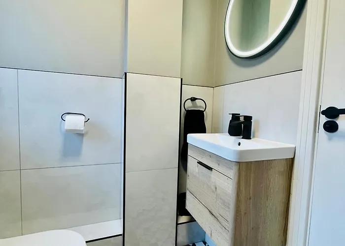 Modern Luxury Living In Center Вотафорд