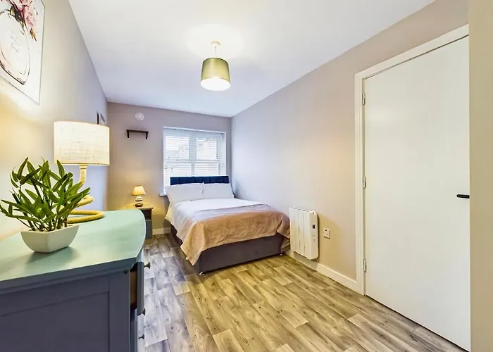 Modern Luxury Living In Center Вотафорд