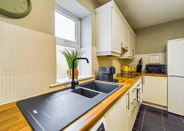 Modern Luxury Living In Center * Waterford