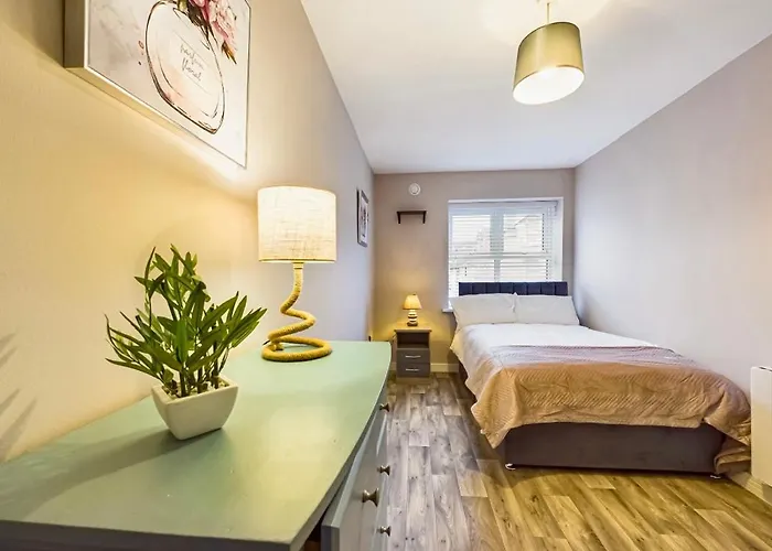 Modern Luxury Living In Center Вотафорд