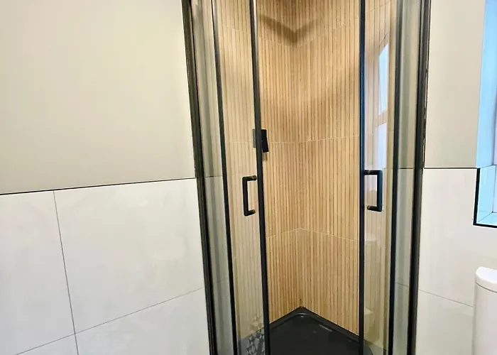 Modern Luxury Living In Center * Вотафорд